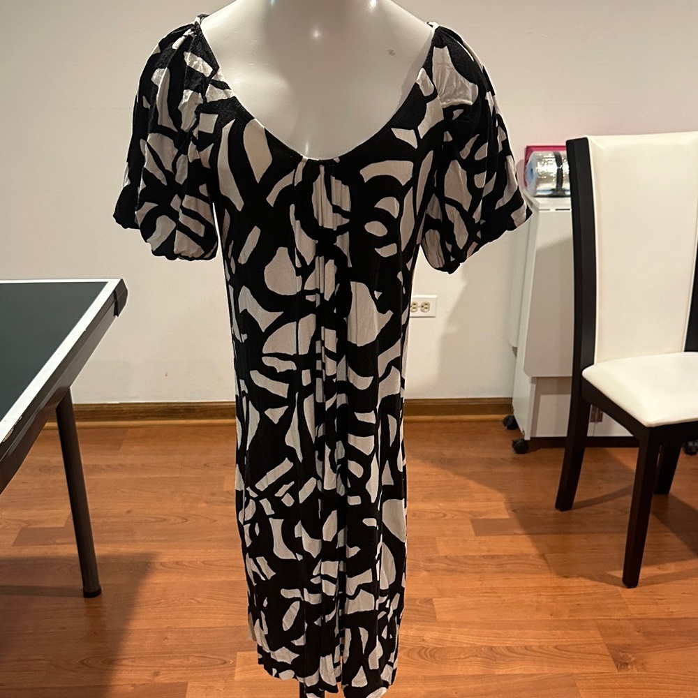 Velvet Black and White Patterned Garment